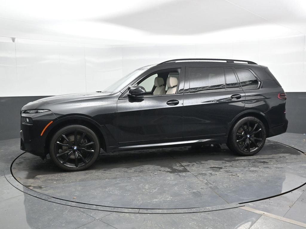 Used 2025 BMW X7 M60i image 9
