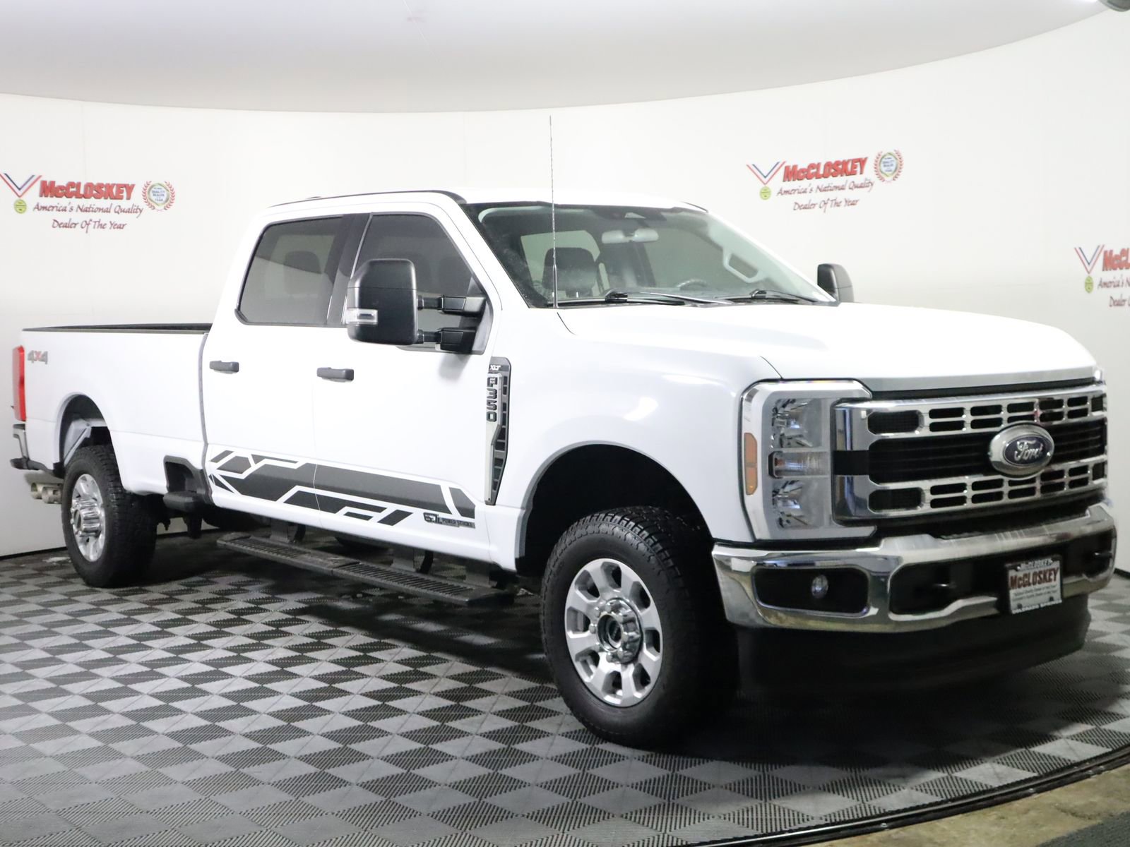 Used 2024 Ford F350 XLT image 3