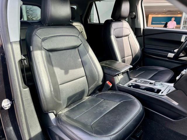 Used 2023 Ford Explorer Limited w/ Limited Technology Package image 25