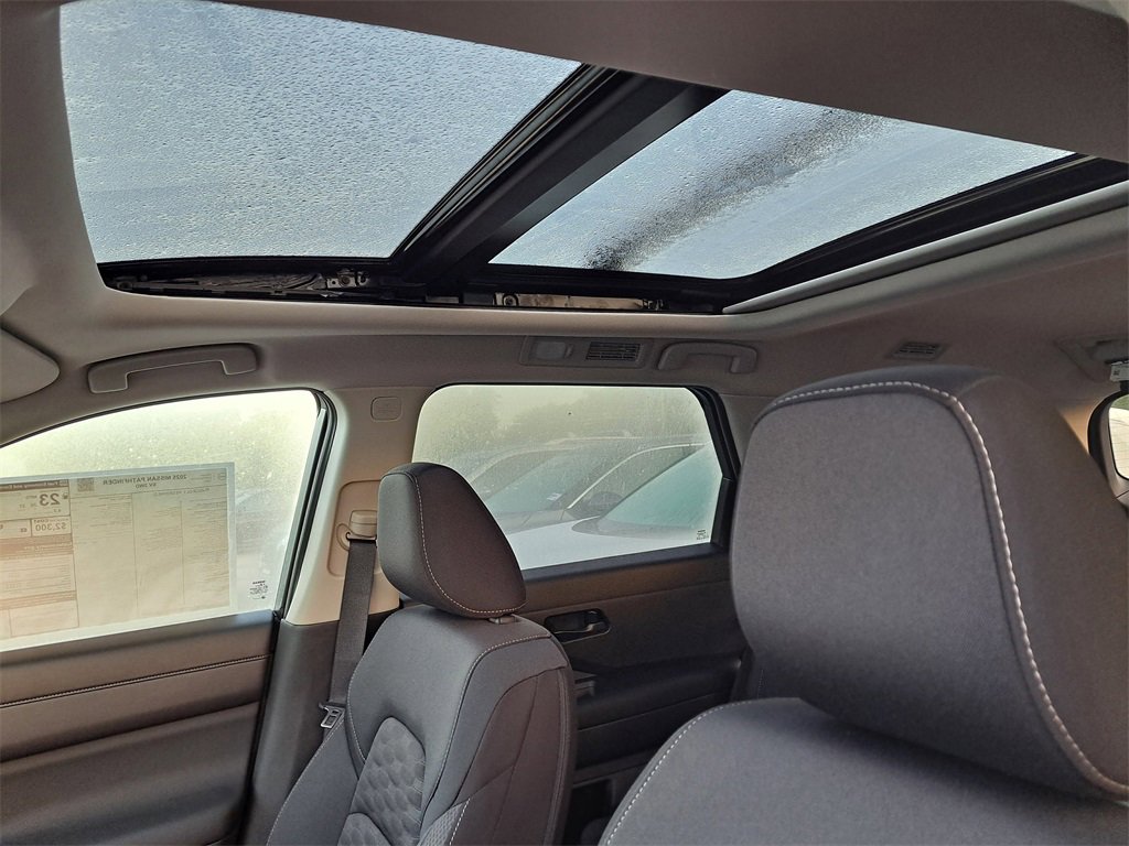 New 2025 Nissan Pathfinder SV w/ SV Premium Package image 8