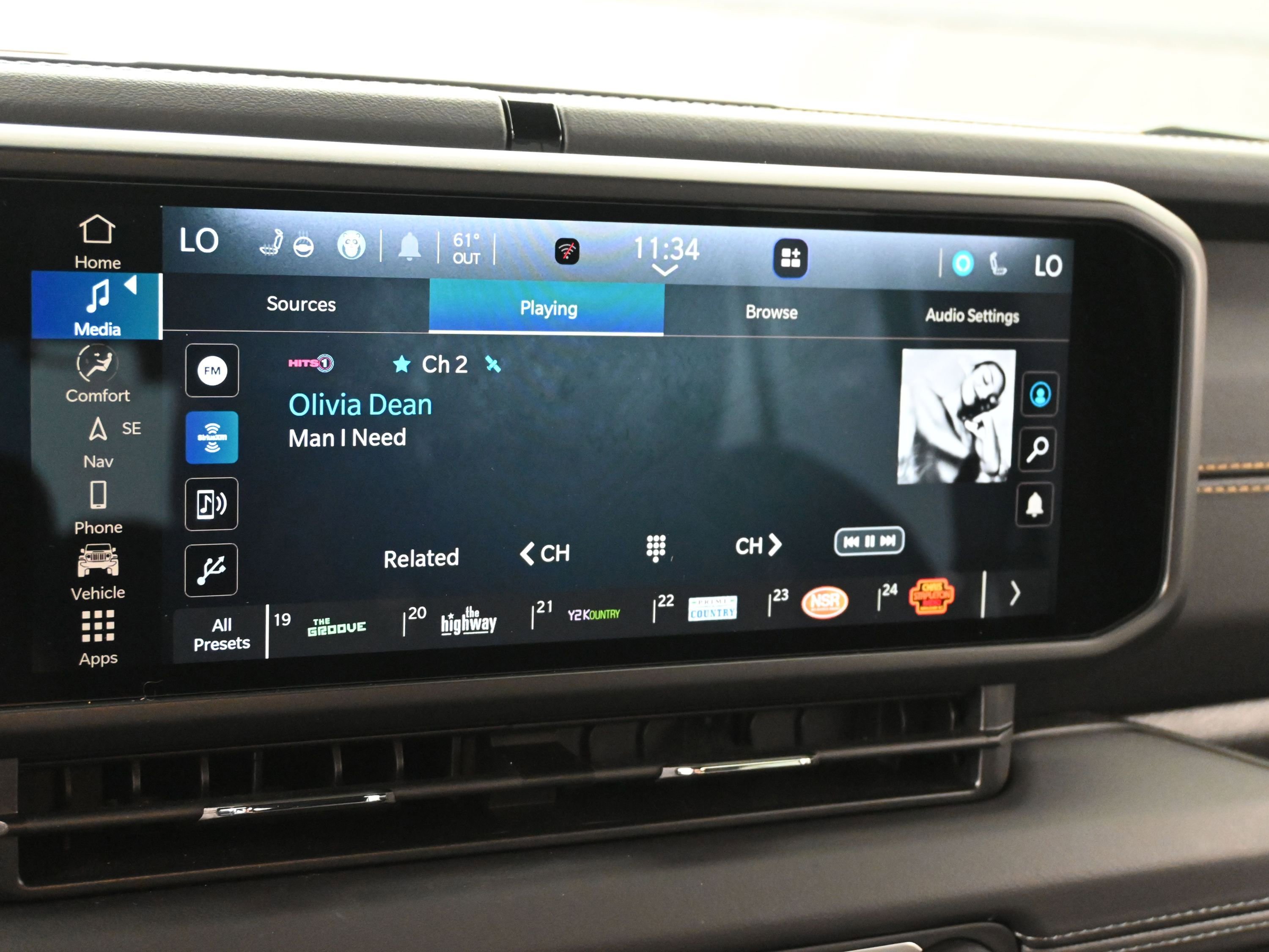 Used 2025 Jeep Wrangler Sahara image 14