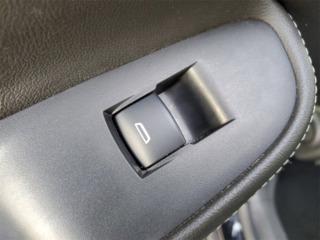 Used 2024 Buick Encore GX Sport Touring image 15