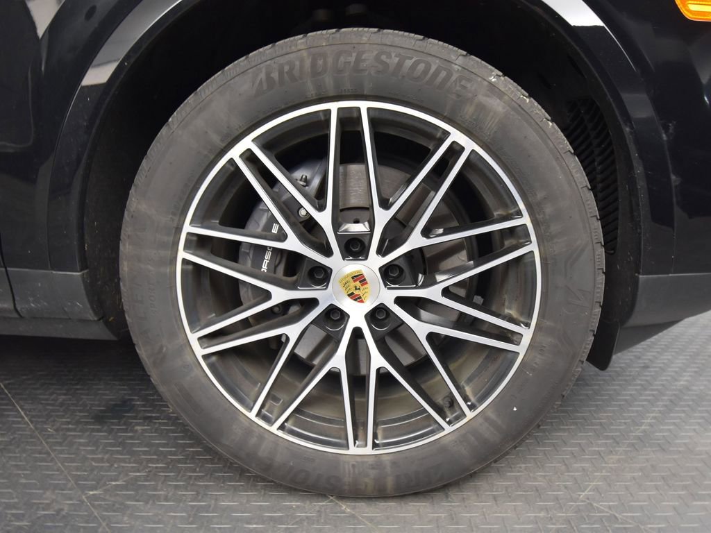 Used 2024 Porsche Cayenne Coupe image 16