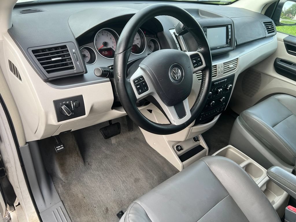 Used 2012 Volkswagen Routan SE FWD image 19