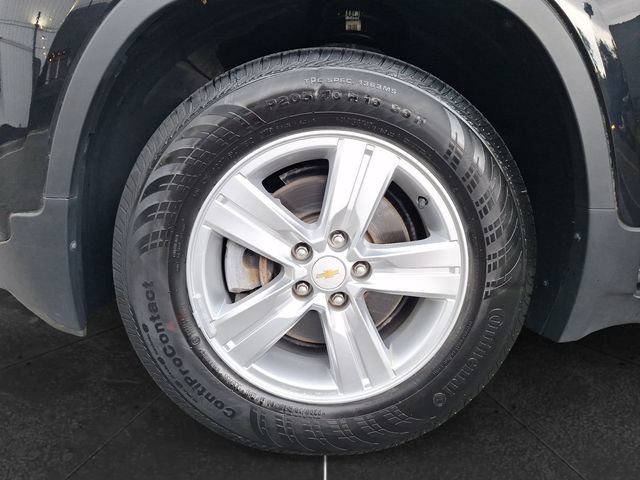 Used 2020 Chevrolet Trax LT w/ Sun & Sound Package FWD image 9