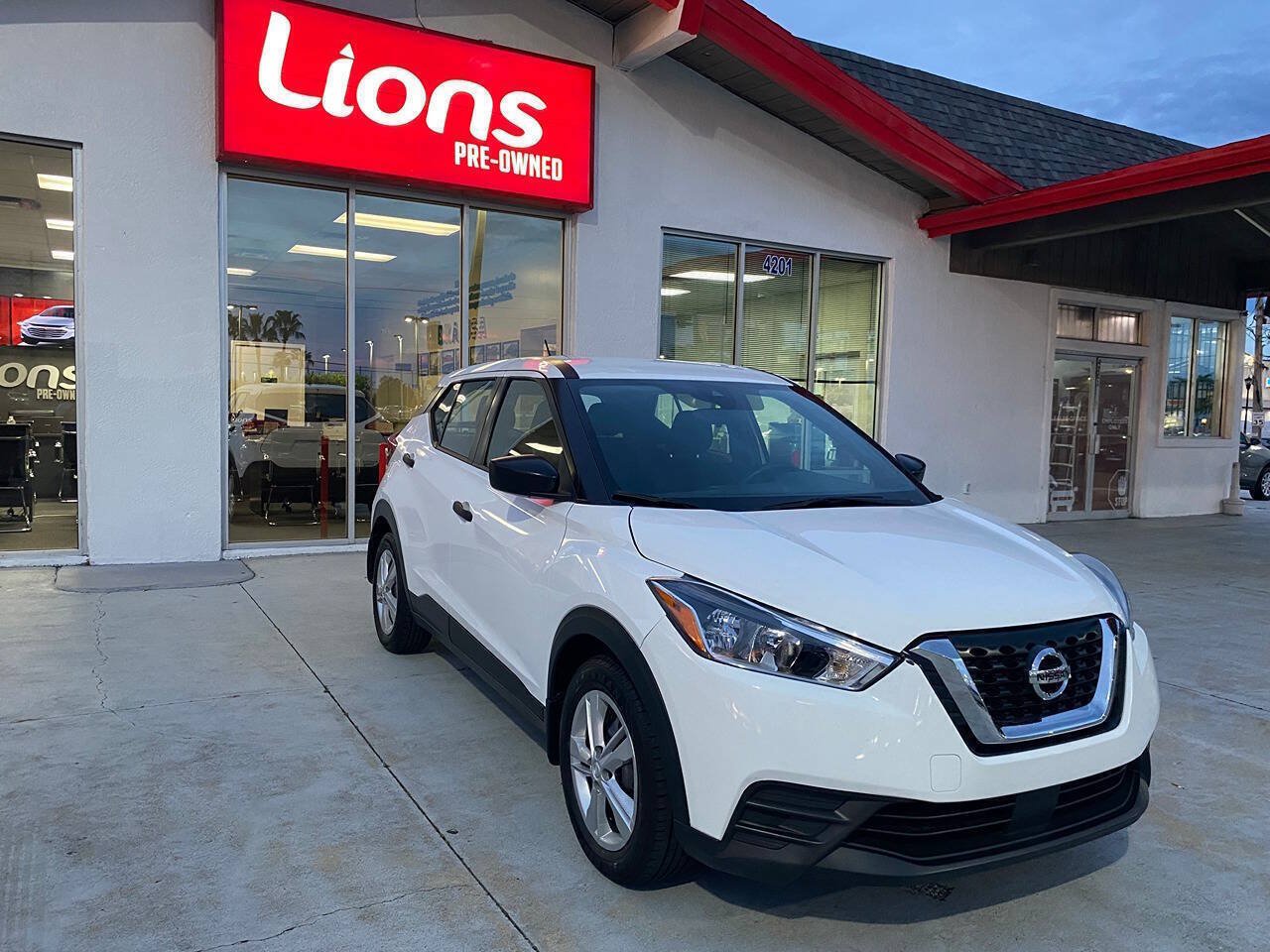 Used 2020 Nissan Kicks S FWD image 6