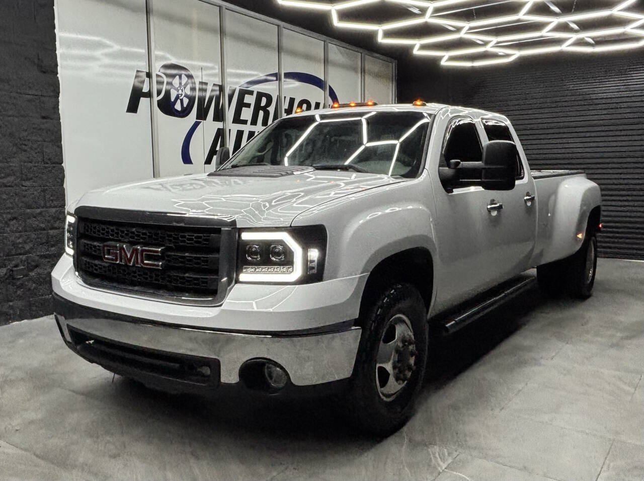 Used 2011 GMC Sierra 3500 W/T AWD/4WD image 3
