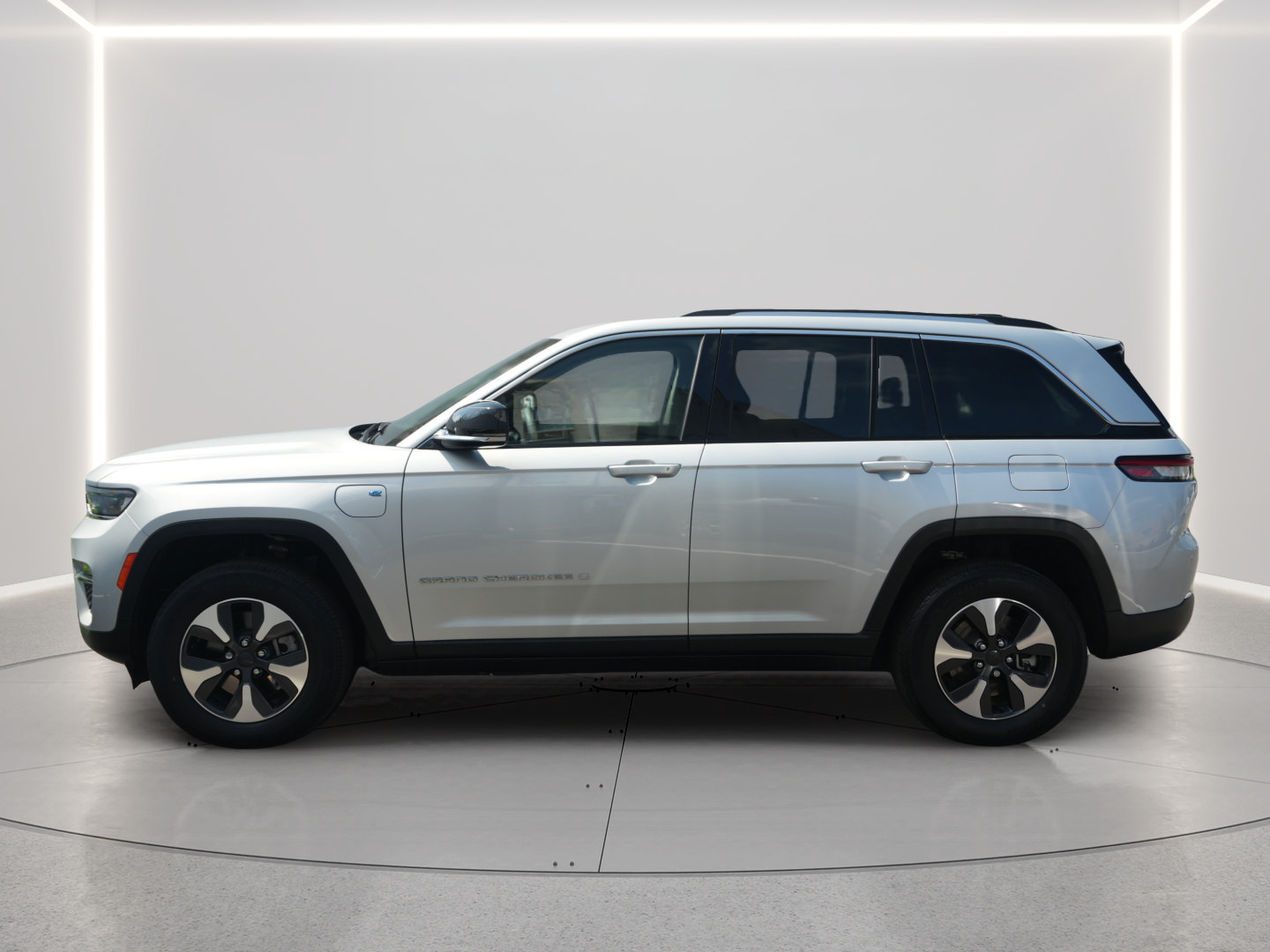 Used 2022 Jeep Grand Cherokee Limited 4xe AWD/4WD image 2