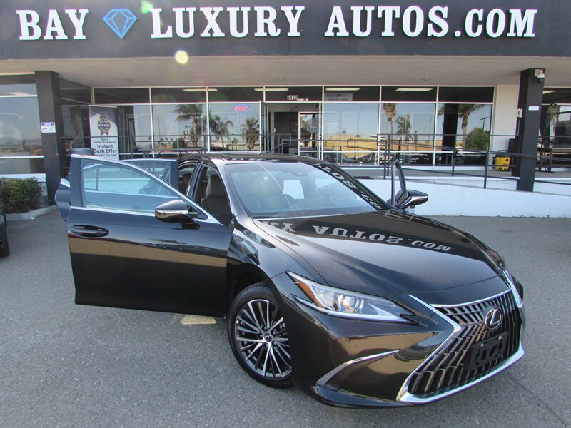 Used 2025 Lexus ES 300h w/ Premium Package FWD image 36