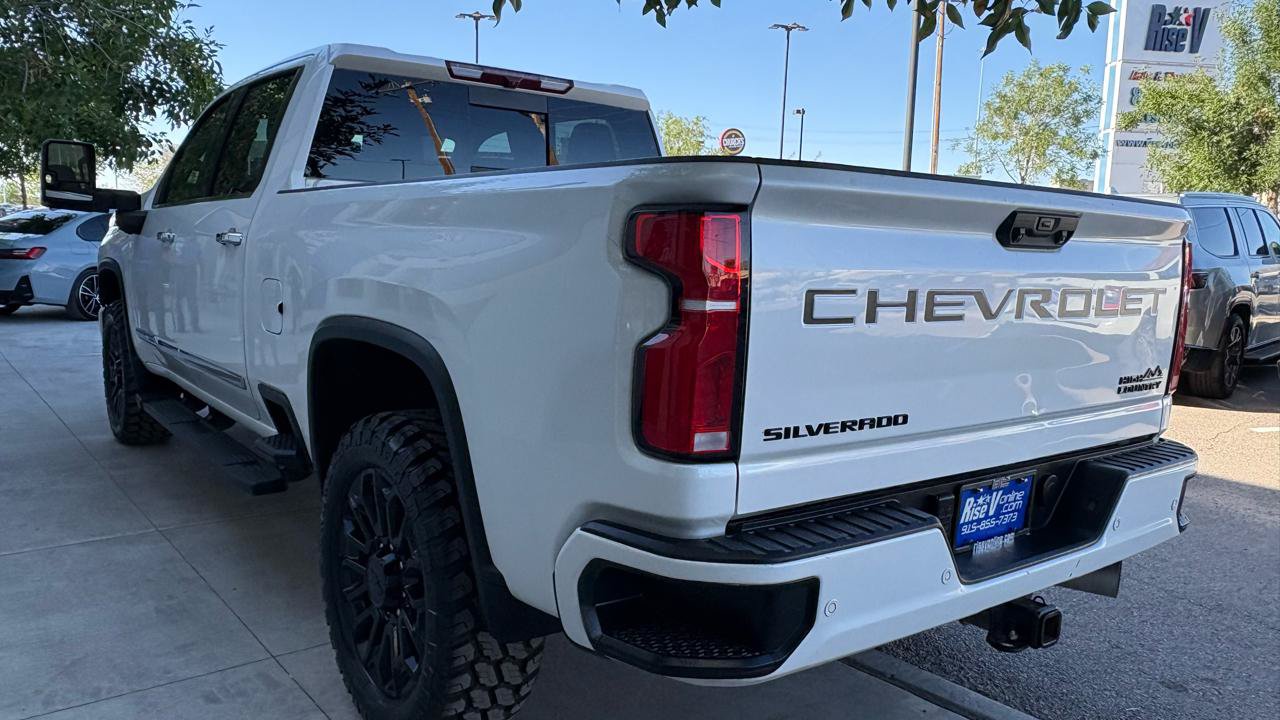 Used 2024 Chevrolet Silverado 2500 High Country w/ LPO, Dark Essentials Package AWD/4WD image 12