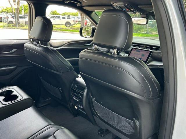 Certified 2024 Jeep Grand Cherokee Limited w/ Black Appearance Package image 38