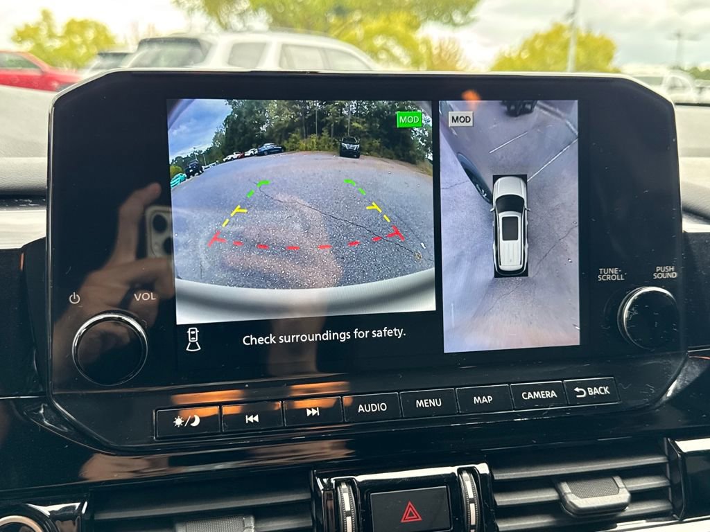 Used 2023 Nissan Pathfinder Platinum image 23