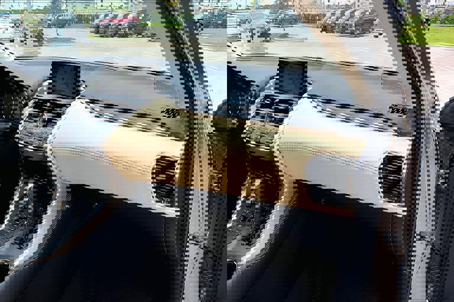 Used 2015 Lexus NX 300h FWD w/ Luxury Package image 19