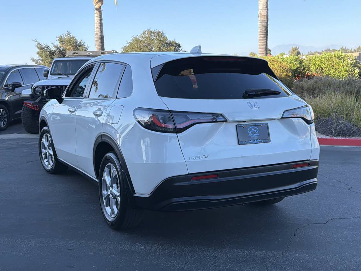Used 2023 Honda HR-V LX image 9