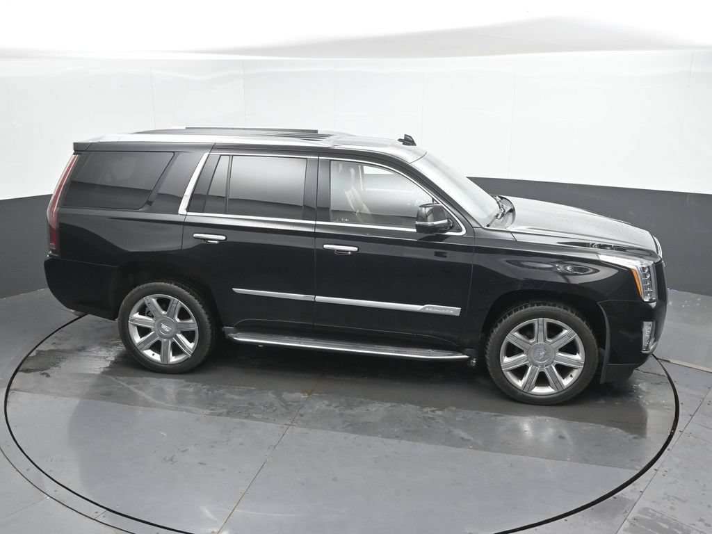 Used 2018 Cadillac Escalade Premium Luxury AWD/4WD image 32