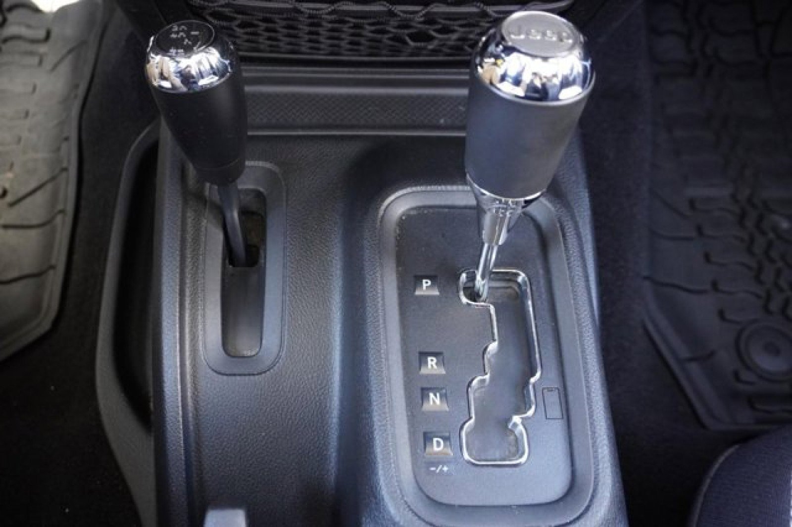 Used 2018 Jeep Wrangler Sahara w/ Connectivity Group image 22