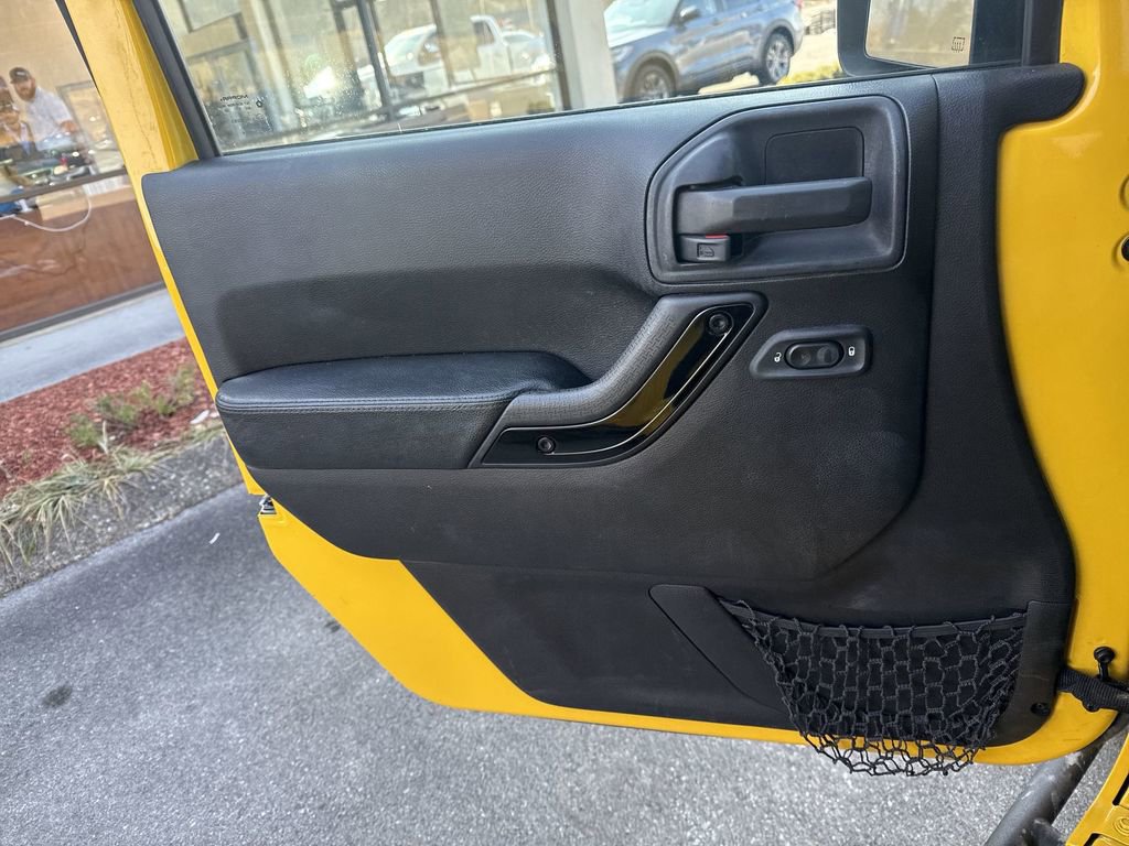 Used 2015 Jeep Wrangler Unlimited Sahara AWD/4WD image 18