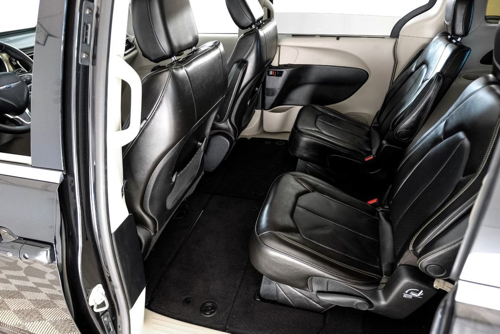 Used 2020 Chrysler Voyager Lxi image 38