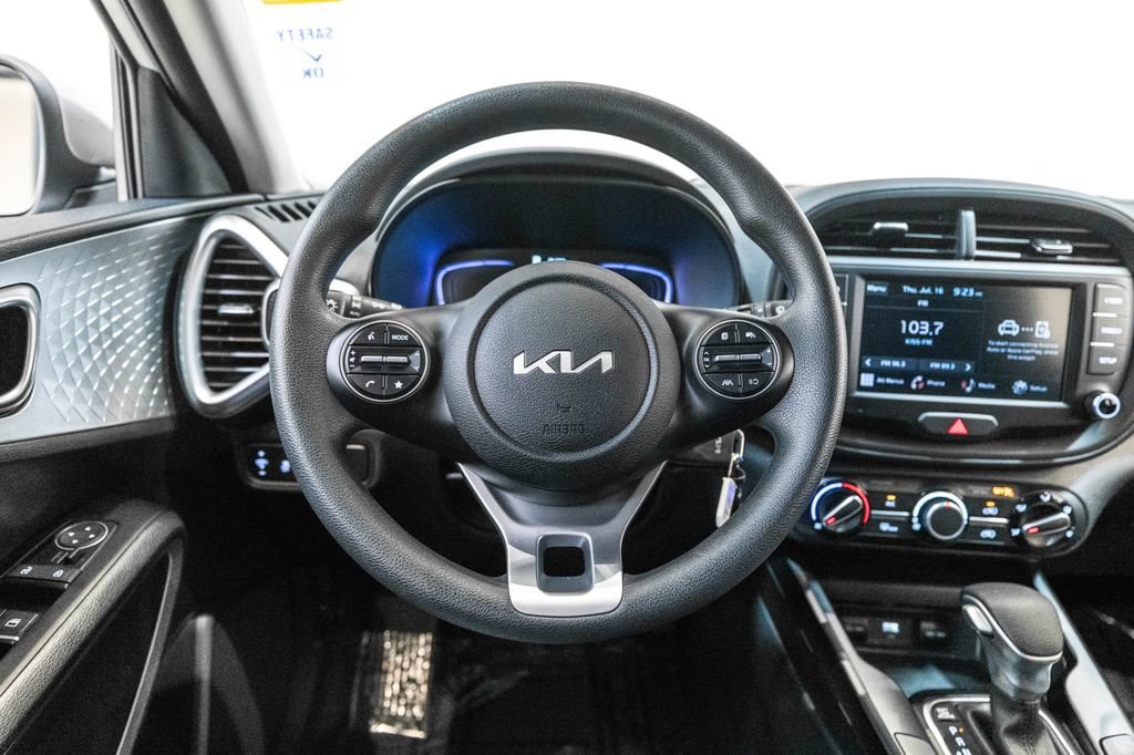 Used 2025 Kia Soul LX FWD image 16