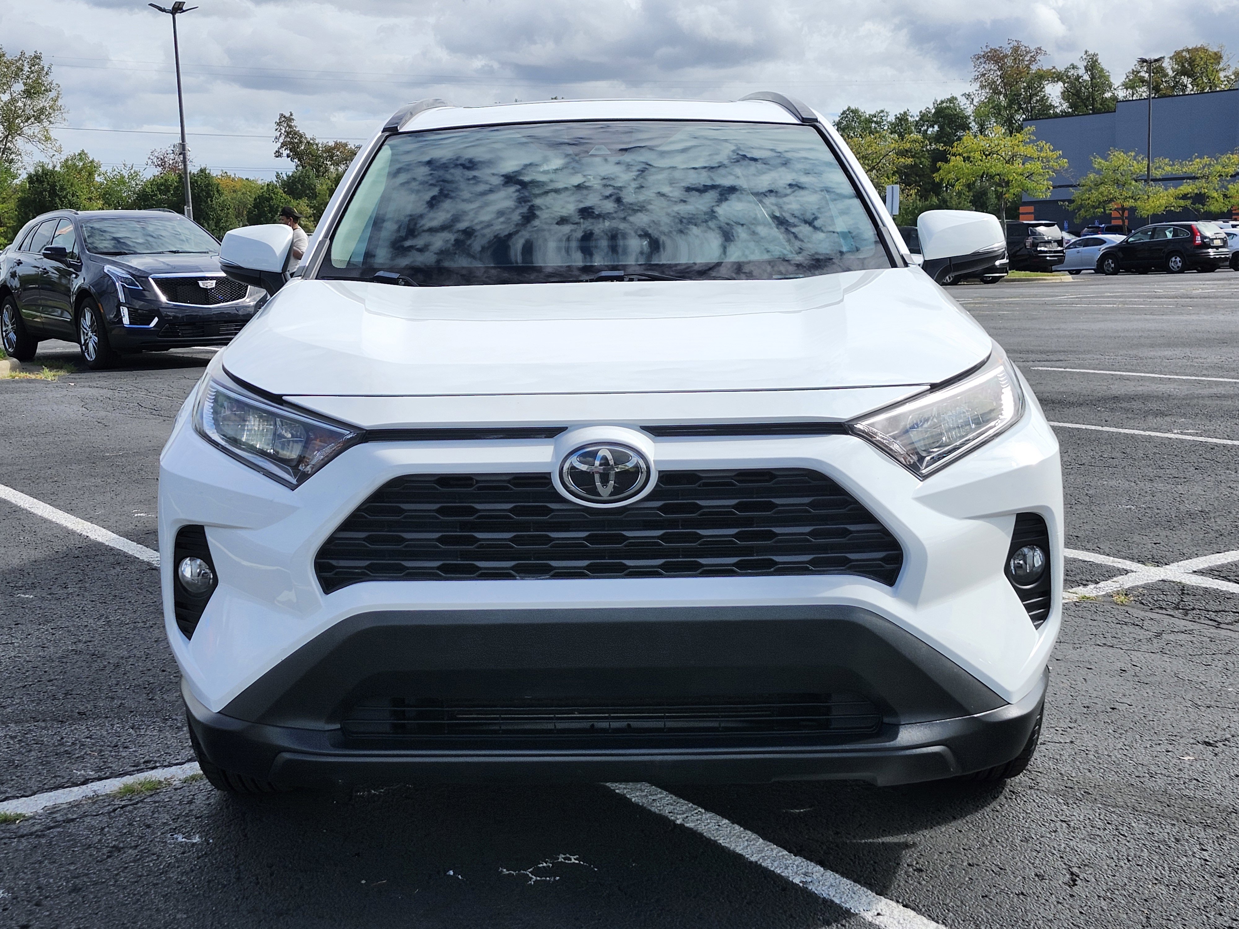 Used 2020 Toyota RAV4 XLE image 3