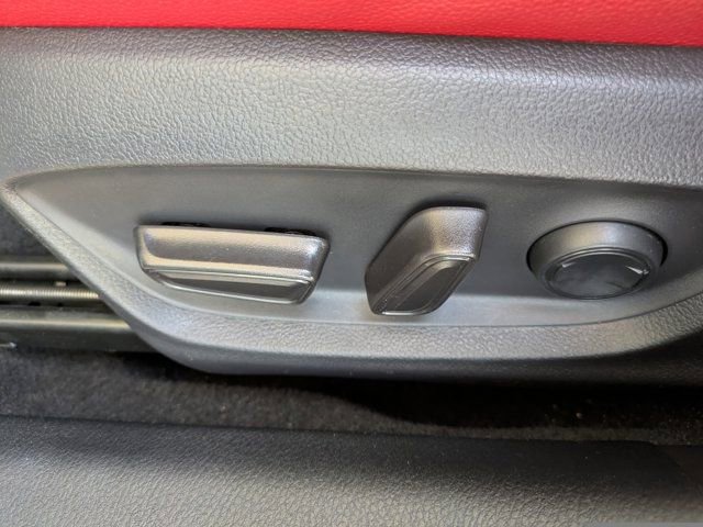 Used 2020 Toyota Camry SE image 19