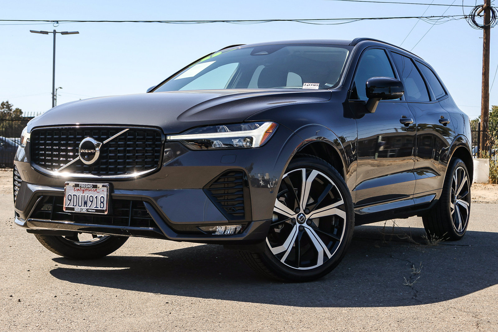 Used 2023 Volvo XC60 B5 Ultimate w/ Protection Package Premier FWD image 1