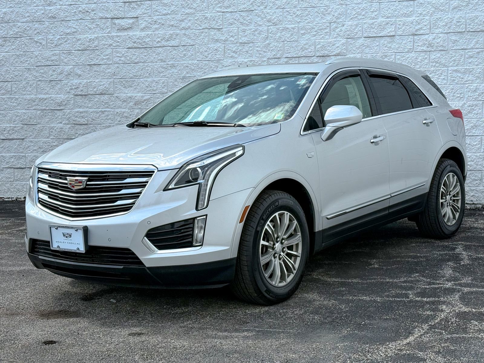 Certified 2018 Cadillac XT5 Luxury w/ Driver Awareness Package image 3