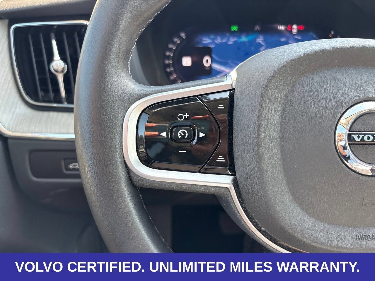 Certified 2025 Volvo XC60 B5 Plus AWD/4WD image 22