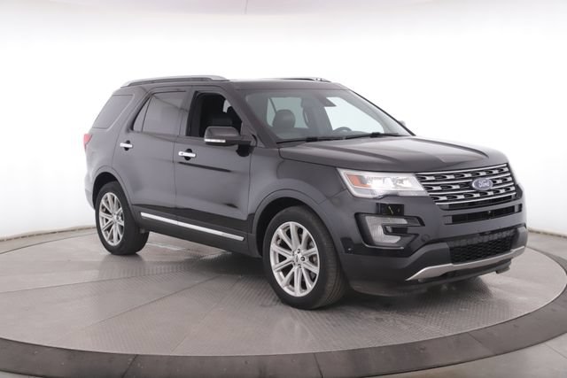 Used 2017 Ford Explorer Limited w/ Equipment Group 301A AWD/4WD image 2