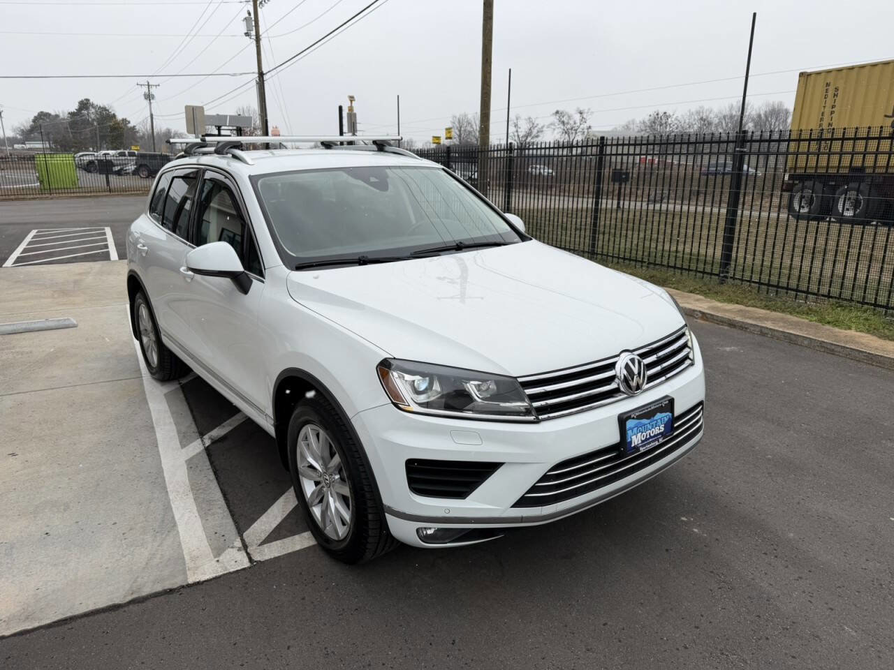 Used 2016 Volkswagen Touareg VR6 image 8