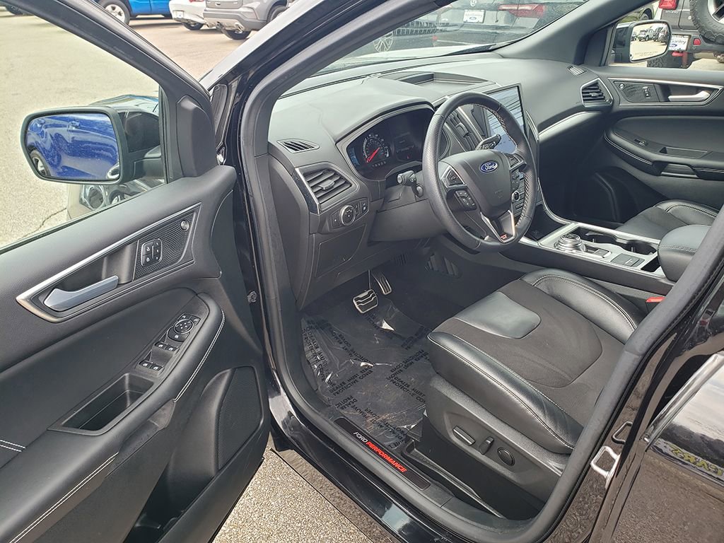 Used 2023 Ford Edge ST image 9