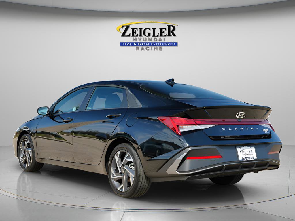 Used 2025 Hyundai Elantra SEL FWD image 6