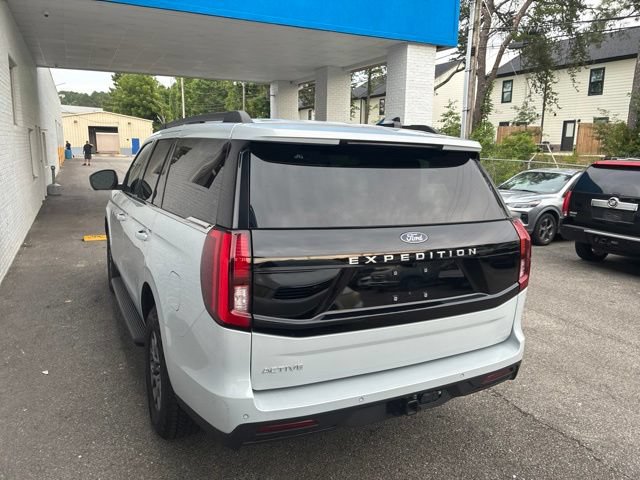 Used 2025 Ford Expedition Active RWD image 16