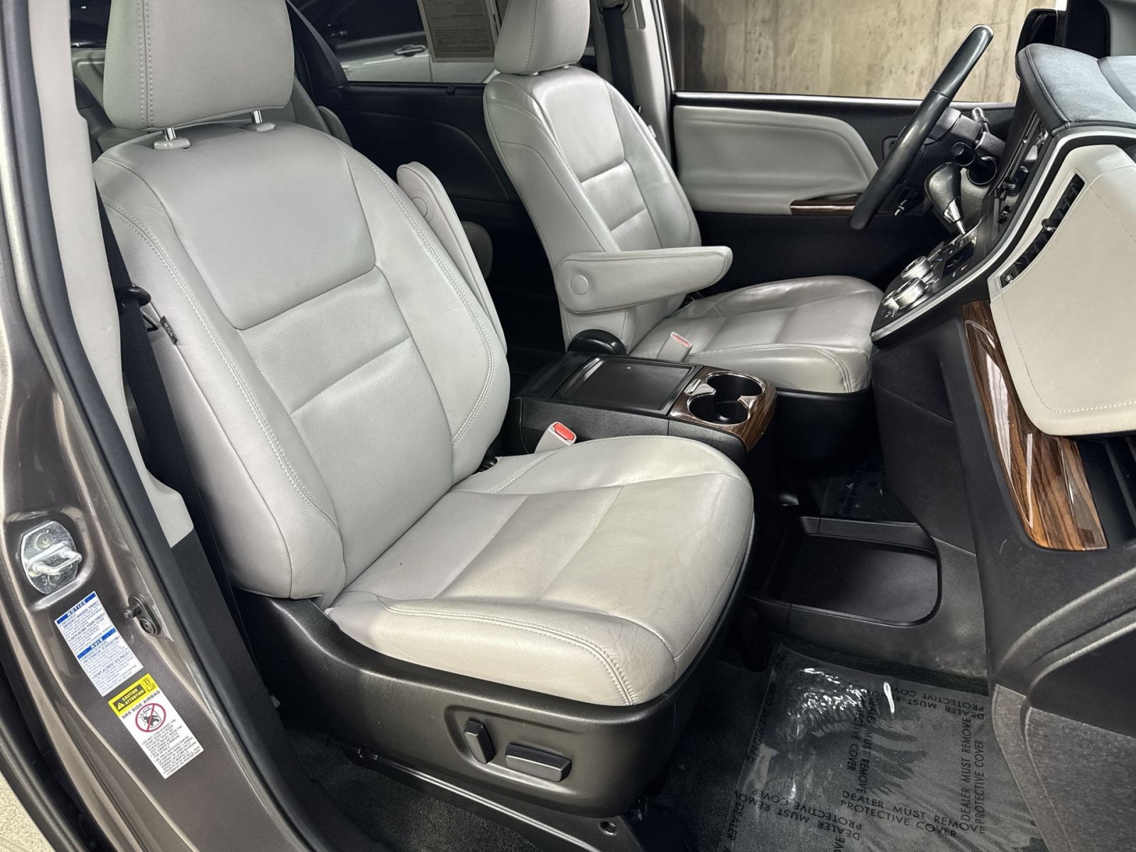 Used 2017 Toyota Sienna Limited Premium AWD/4WD image 41