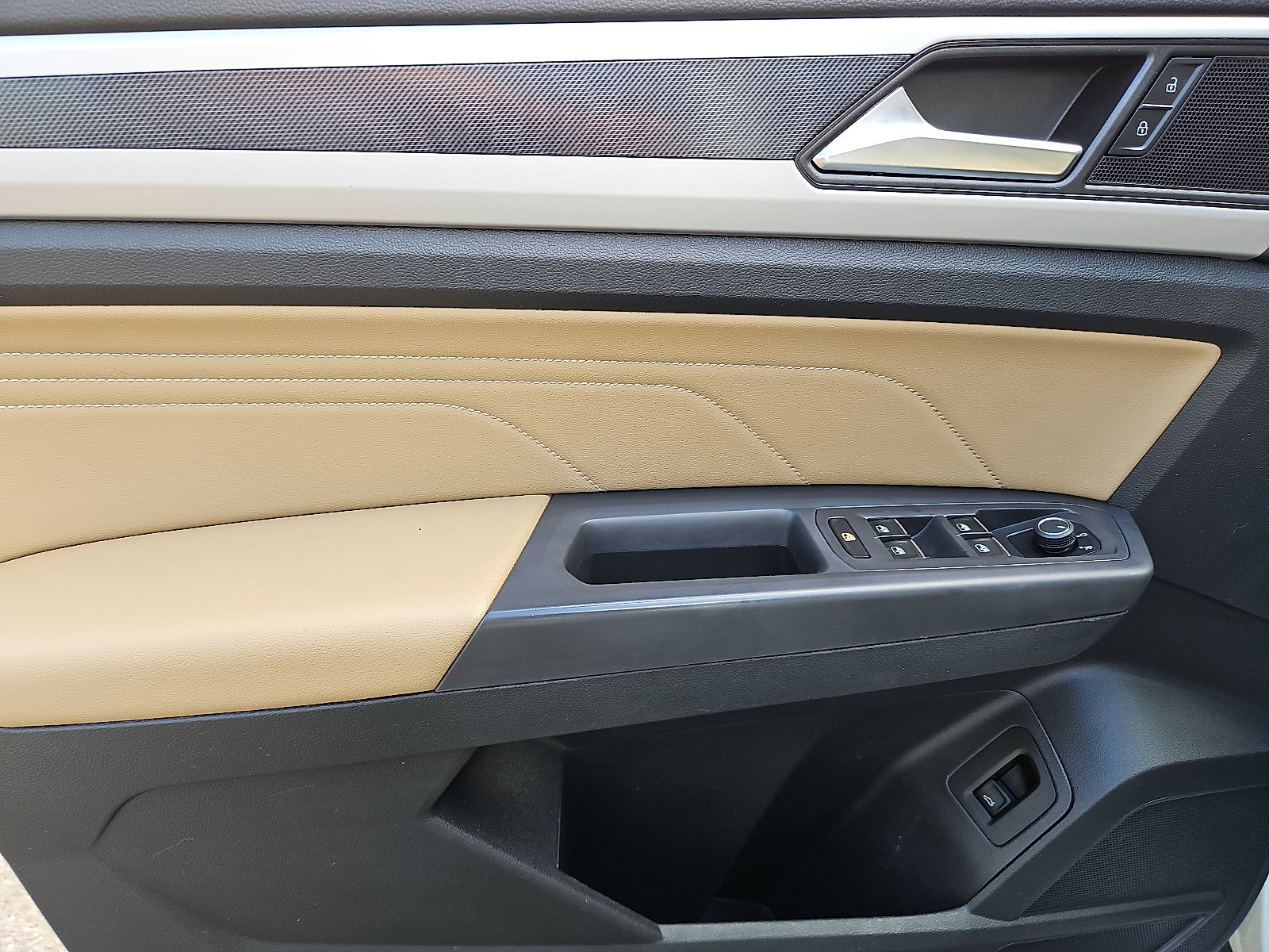 Used 2021 Volkswagen Atlas Cross Sport SE image 12