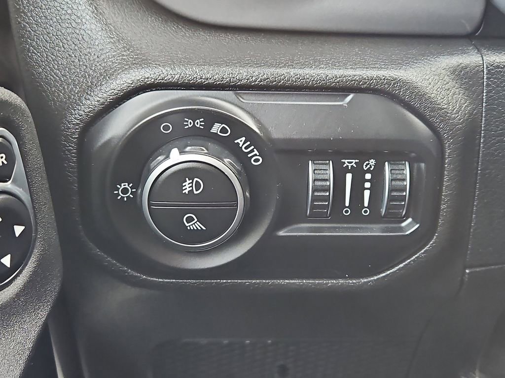 Used 2021 Jeep Gladiator Sport image 16