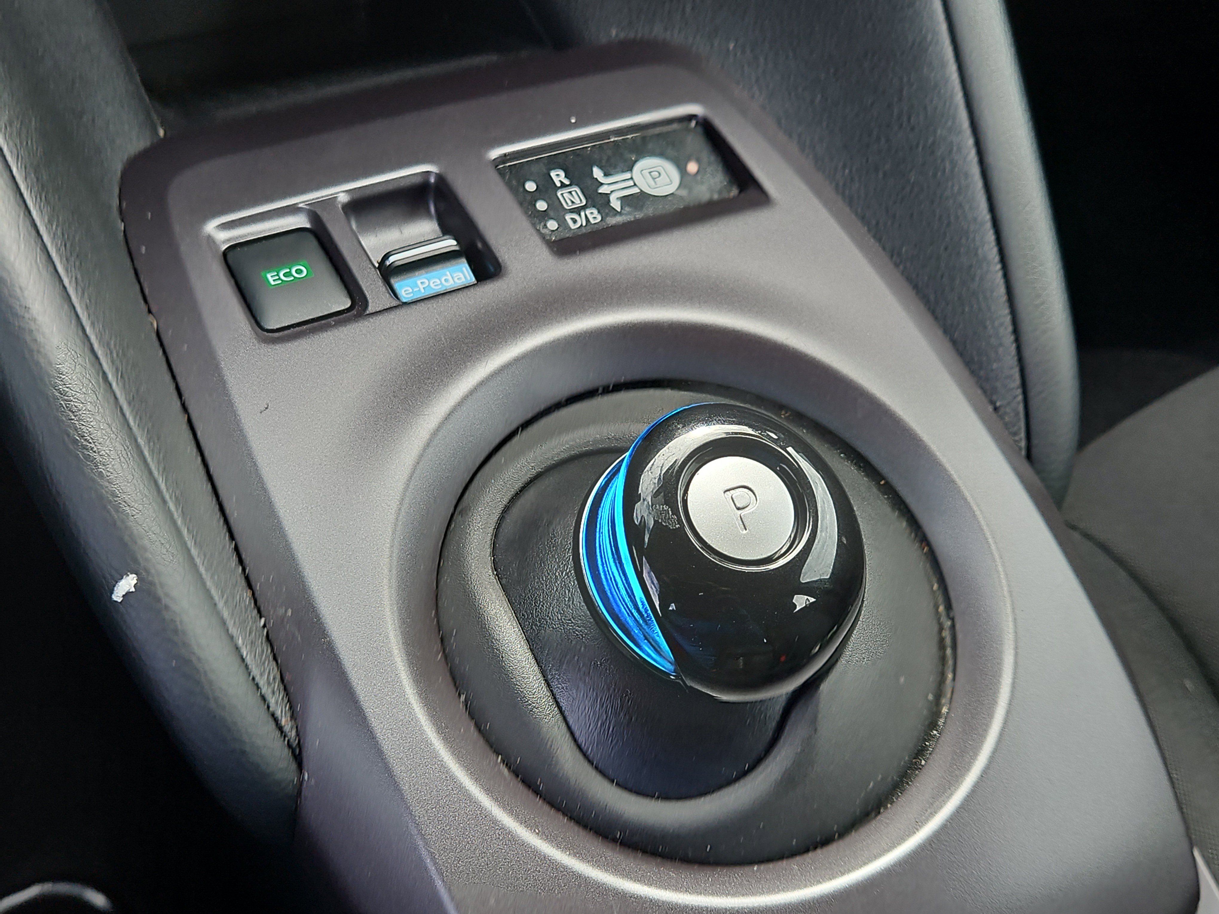 Used 2025 Nissan Leaf S image 24