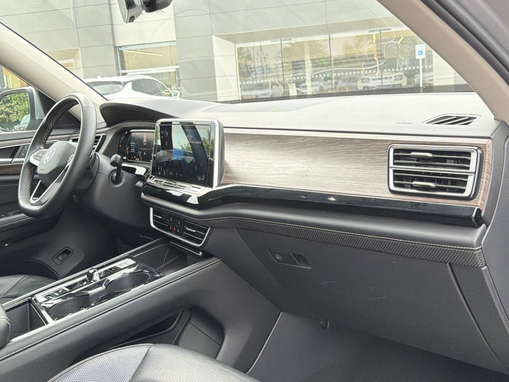 Used 2024 Volkswagen Atlas SEL AWD/4WD image 20
