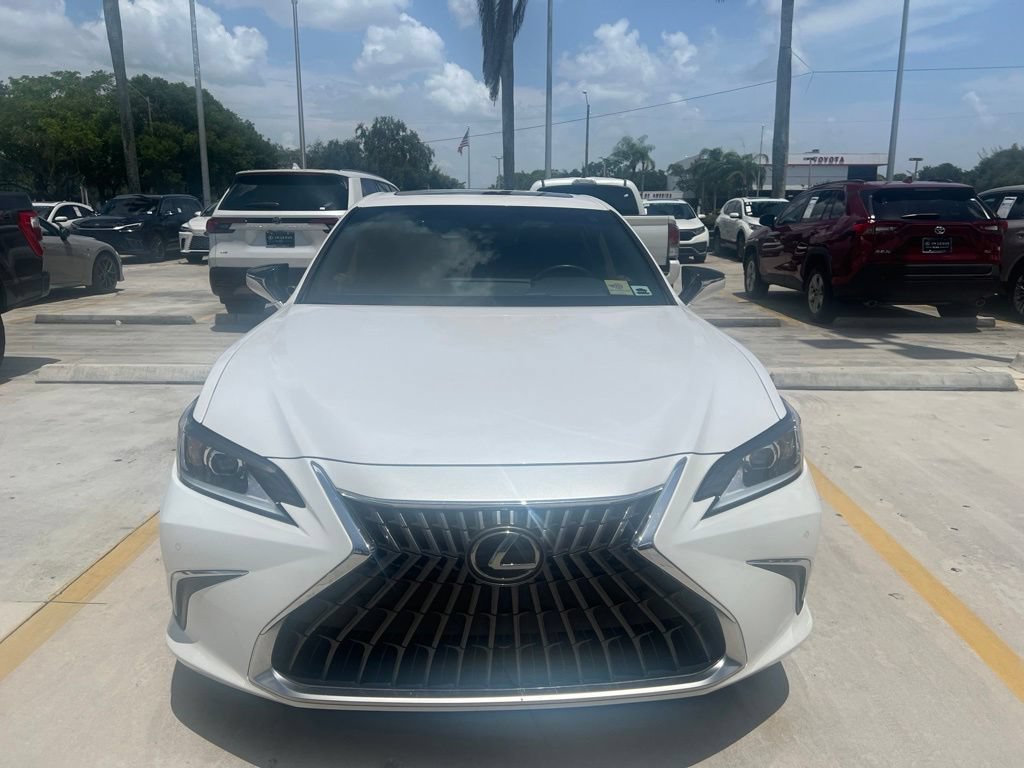 Used 2023 Lexus ES 300h w/ Premium Package FWD image 3