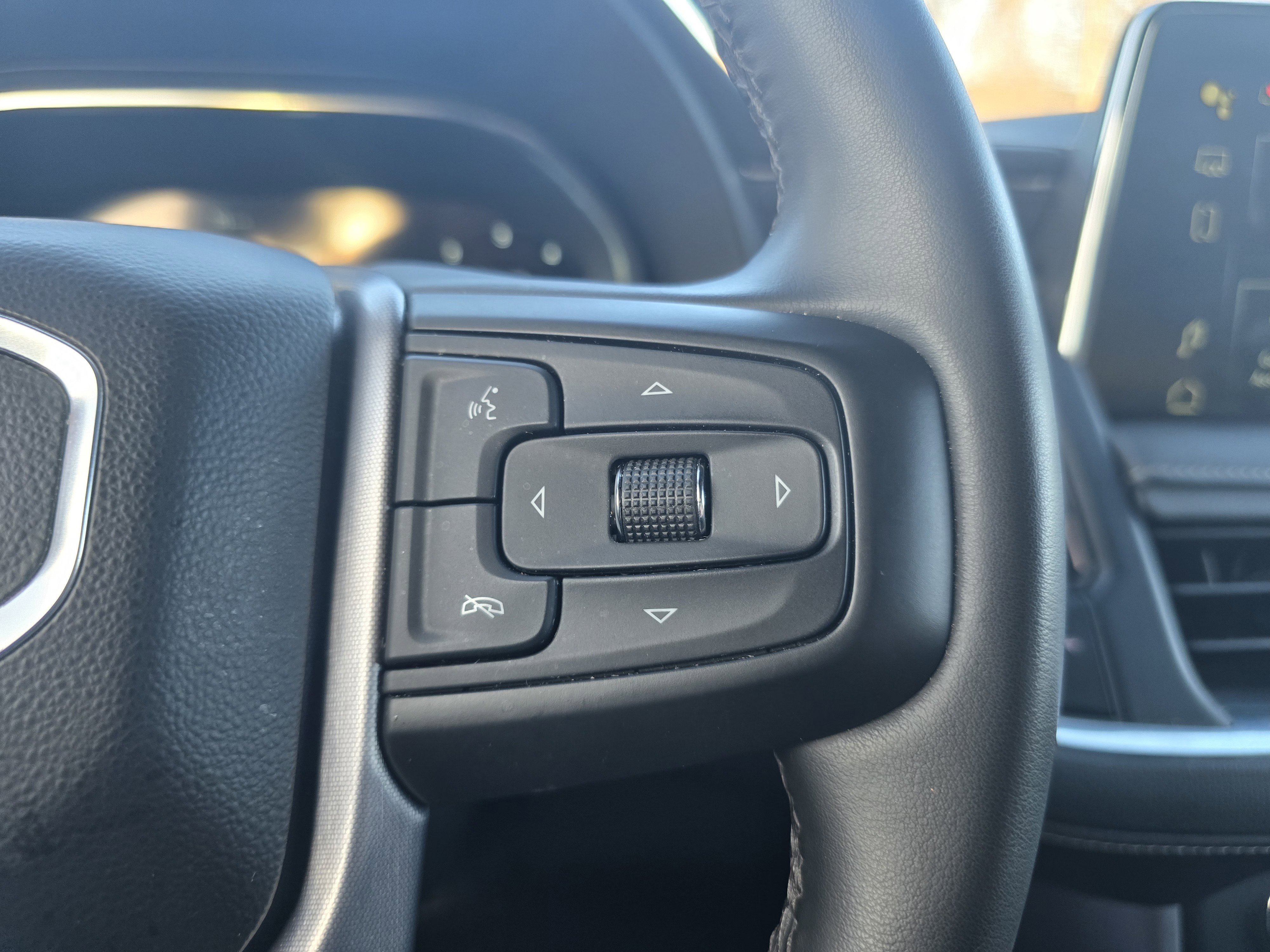 Used 2024 GMC Yukon SLT image 23