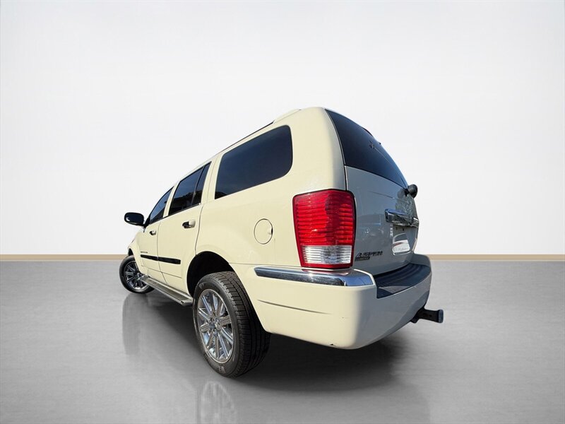 Used 2007 Chrysler Aspen Limited RWD image 6
