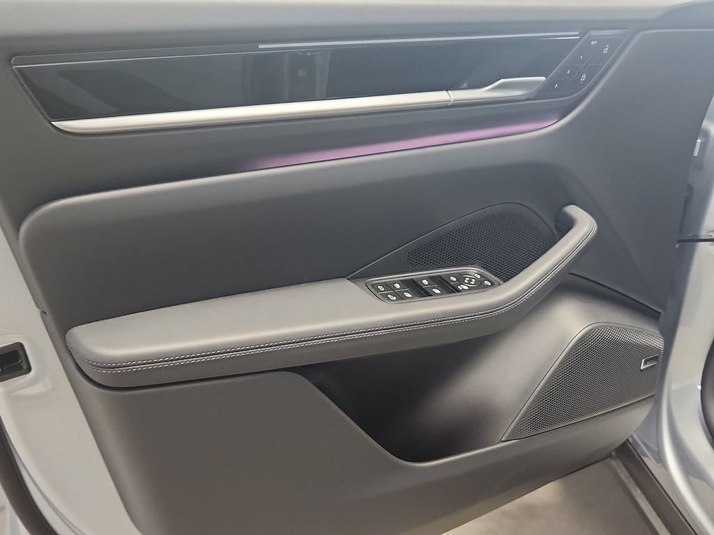 New 2026 Porsche Macan 4 Electric AWD/4WD image 13