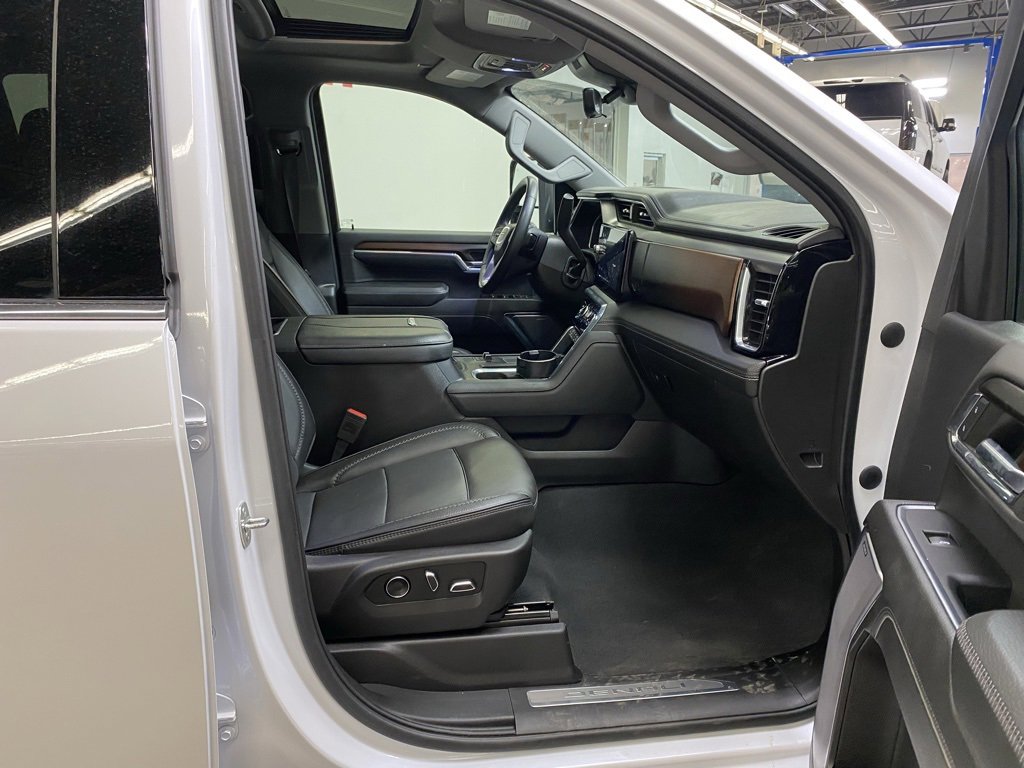 Used 2024 GMC Sierra 3500 Denali w/ Denali Reserve Package image 24
