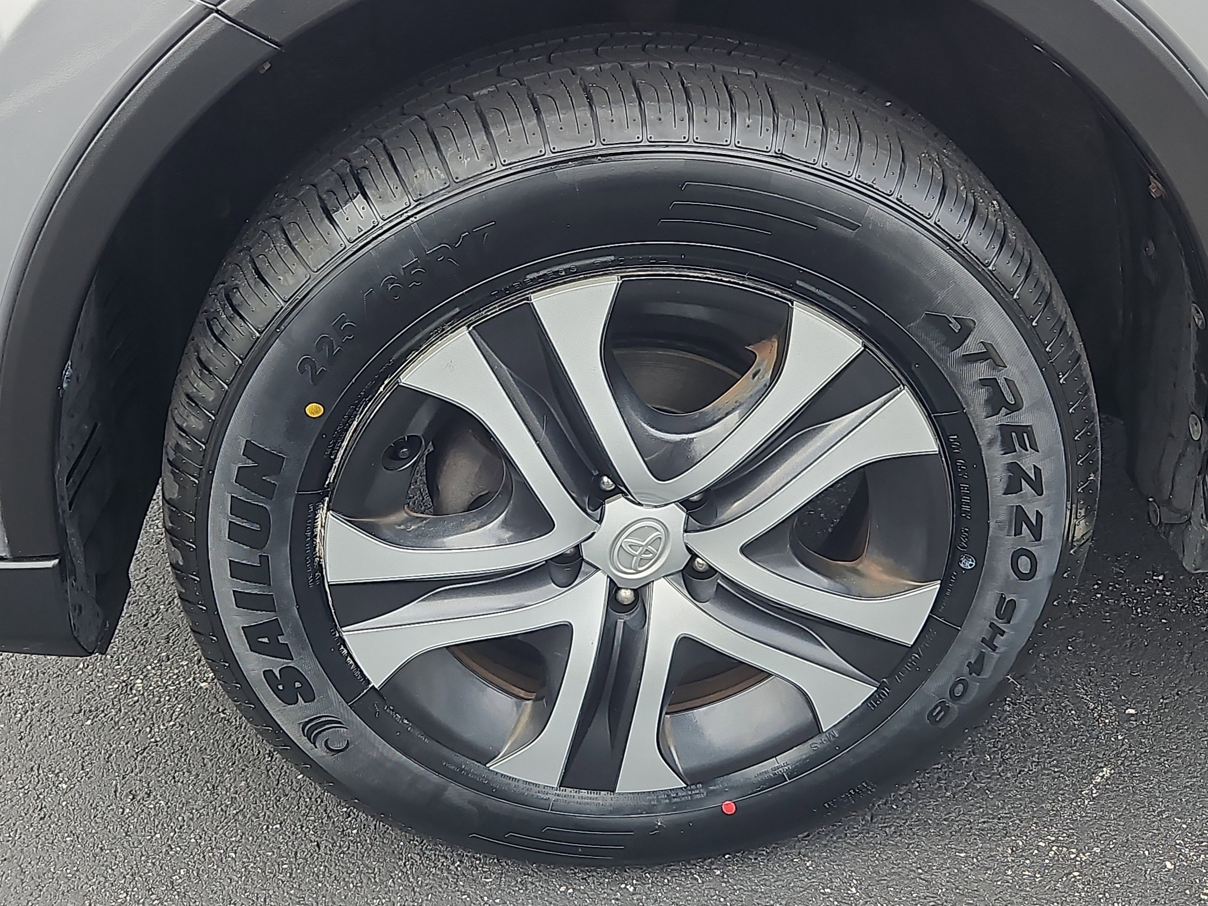 Used 2017 Toyota RAV4 LE image 4