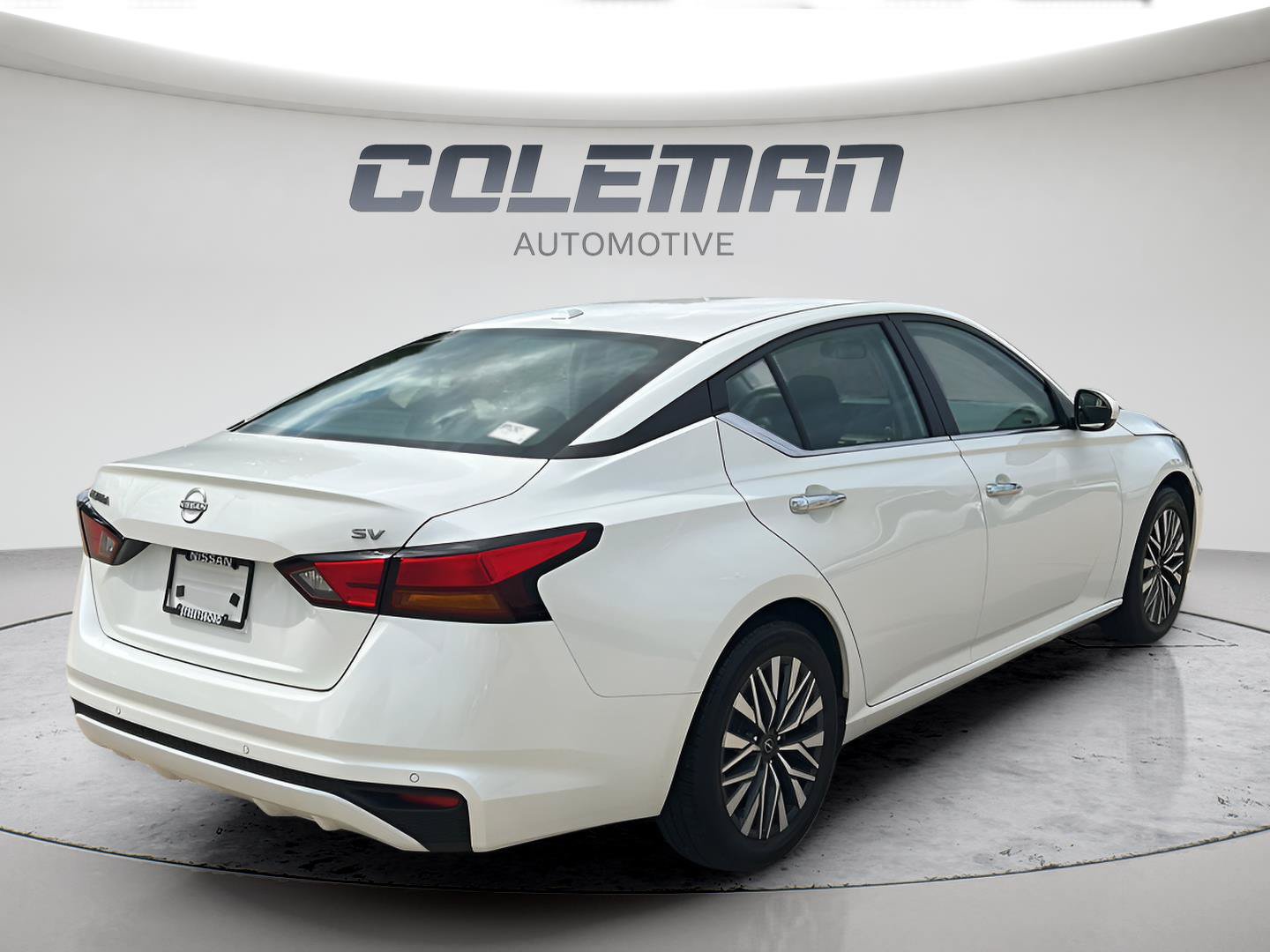 Used 2024 Nissan Altima 2.5 SV FWD image 3