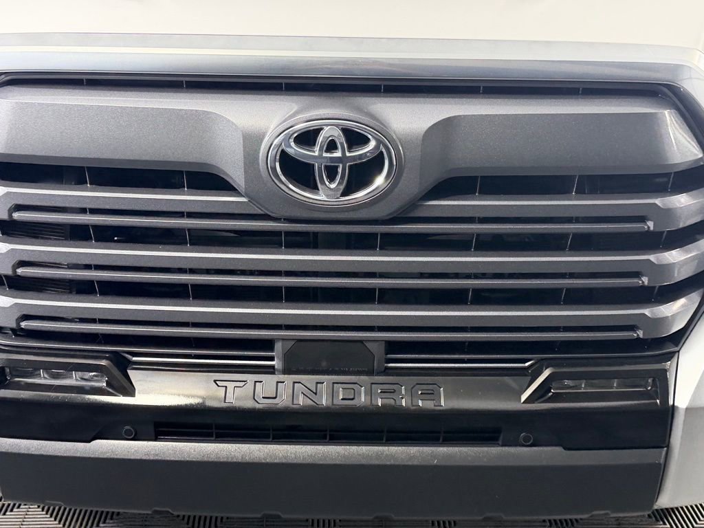 Used 2025 Toyota Tundra Limited AWD/4WD image 12