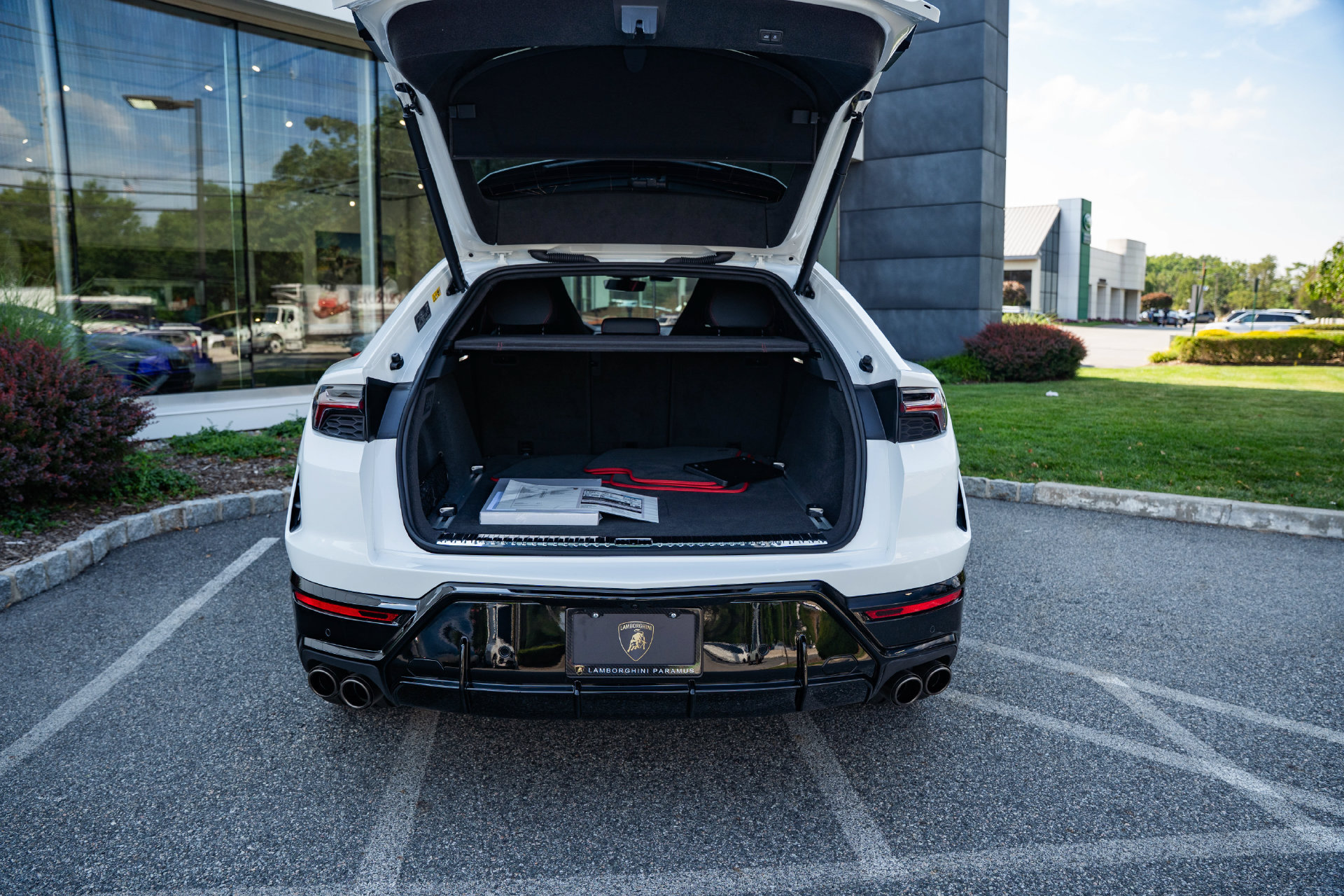 Used 2025 Lamborghini Urus Performante AWD/4WD image 32