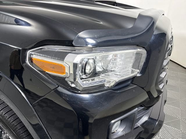 Used 2017 Toyota Tacoma TRD Sport w/ Tow Package (A/T) image 12