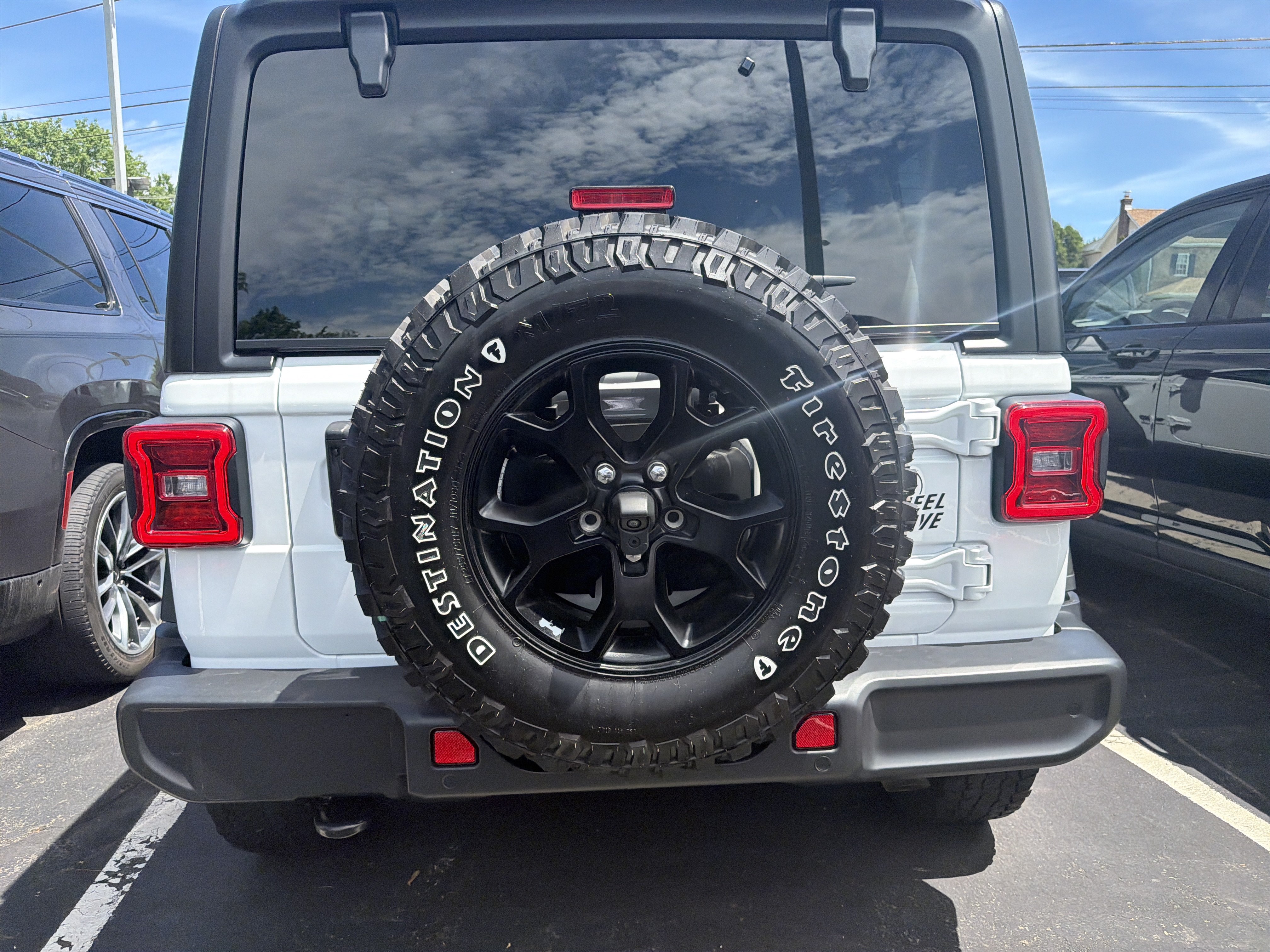 Used 2022 Jeep Wrangler Unlimited Willys AWD/4WD image 6