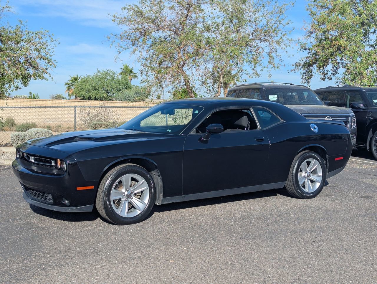 Used 2023 Dodge Challenger SXT image 2
